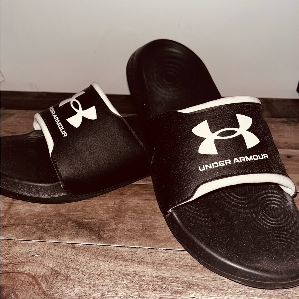 Under Armour Cream and Black Slide Sandals Size 10, worn one time